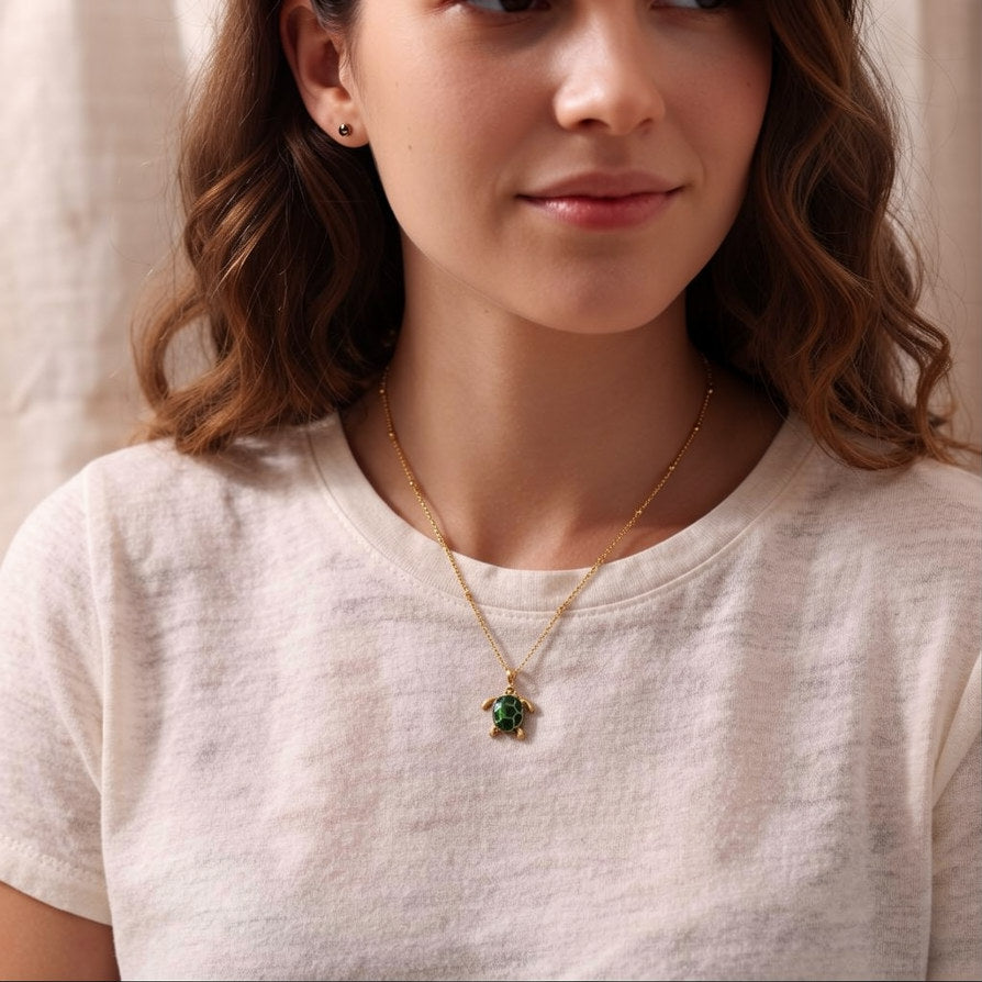 Collar Elara